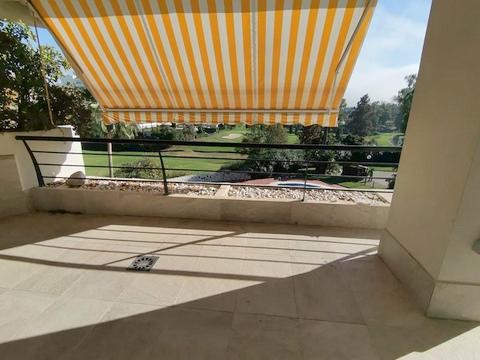 ENTRE ESTEPONA Y PUERTO BANÚS, APARTAMENTO EN ZONA MUY DEMAN - foto 12