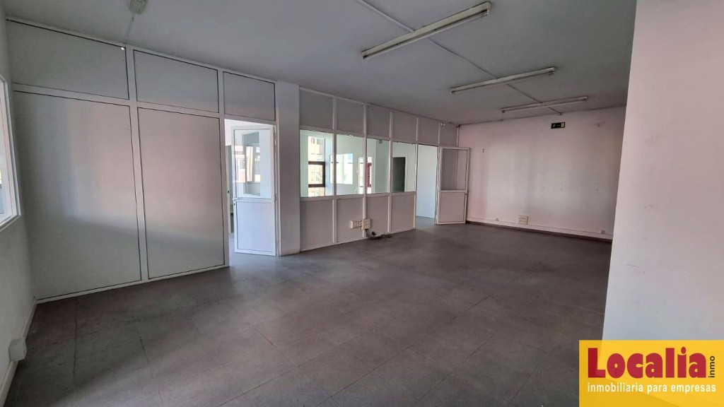 Local en edificio de oficinas, Santander. - foto 2