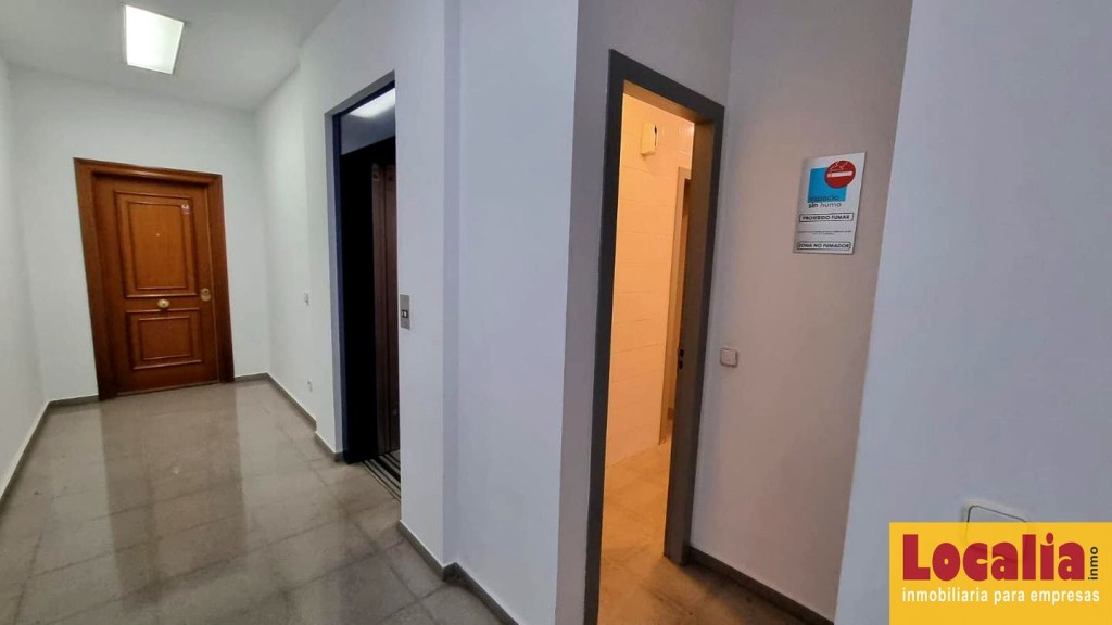 Local en edificio de oficinas, Santander. - foto 12