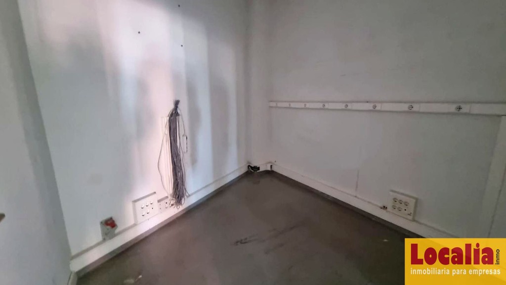 Local en edificio de oficinas, Santander. - foto 9