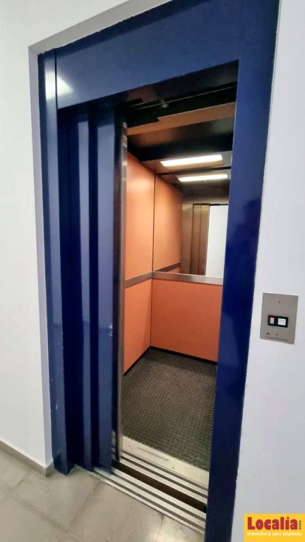 Local en edificio de oficinas, Santander. - foto 18