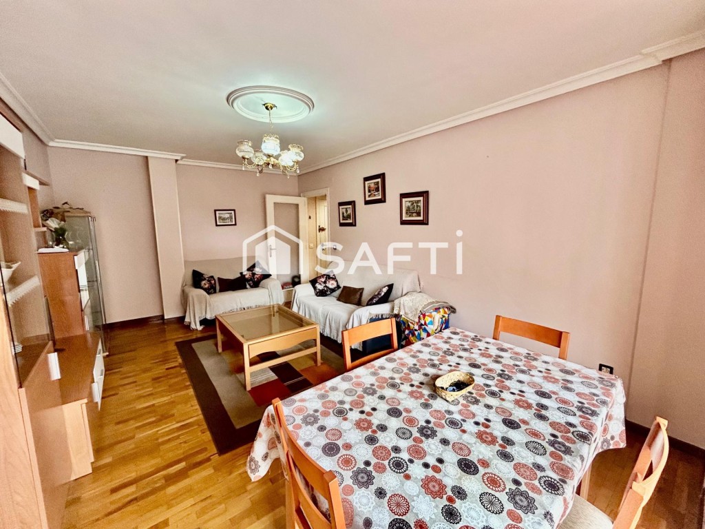 PISO AMPLIO, CÉNTRICO Y MUY LUMINOSO