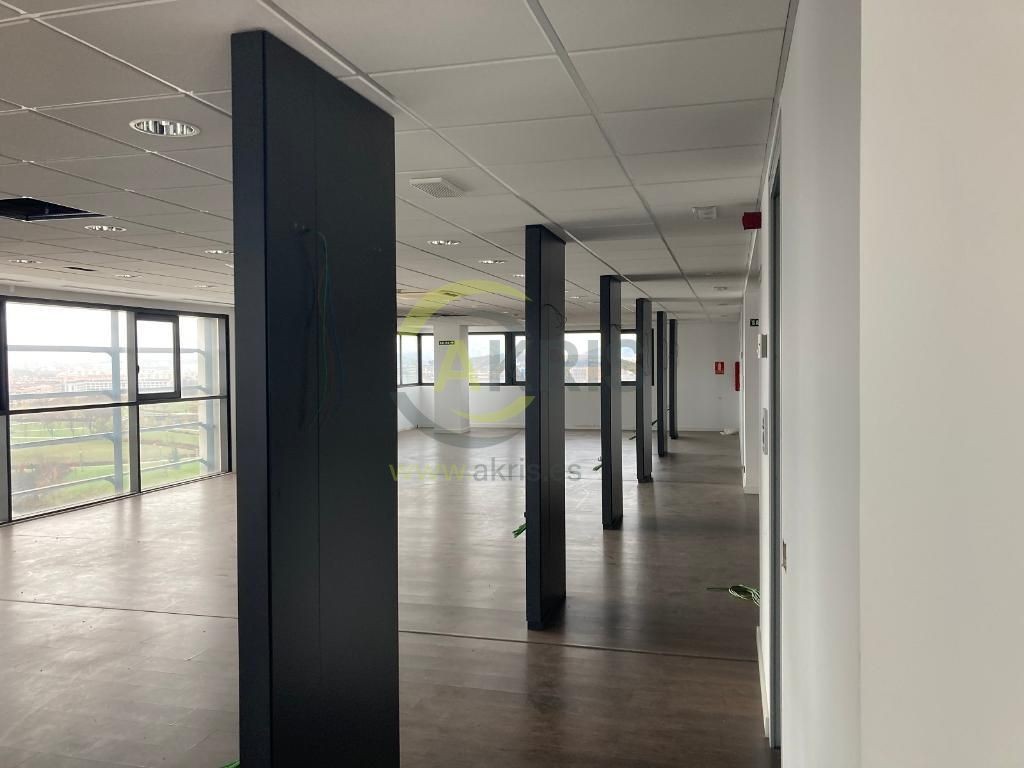 OPORTUNIDAD!! LOCAL 199 m² + 2 PLAZAS PARKING EN BERRIOPLANO - foto 3