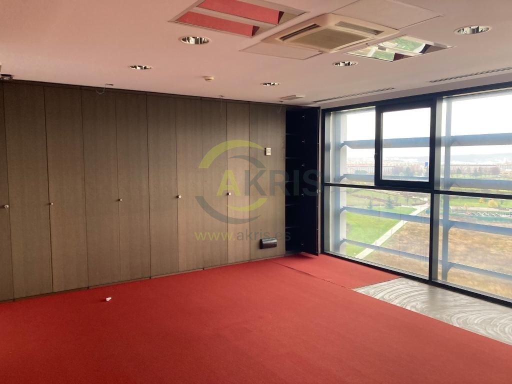 OPORTUNIDAD!! LOCAL 199 m² + 2 PLAZAS PARKING EN BERRIOPLANO - foto 6