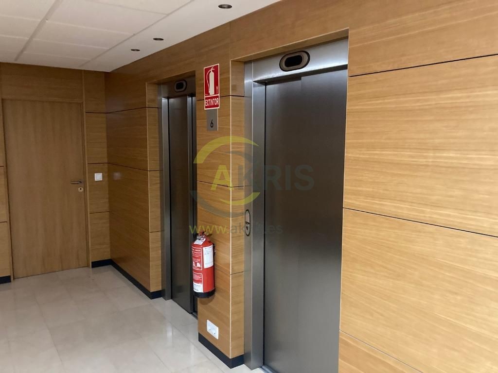 OPORTUNIDAD!! LOCAL 163 m² + 2 PLAZAS PARKING EN BERRIOPLANO - foto 8