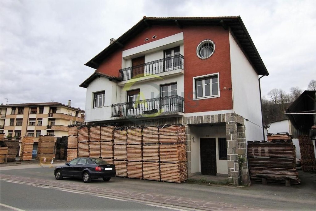 ? Casa grande en venta para reformar en Doneztebe