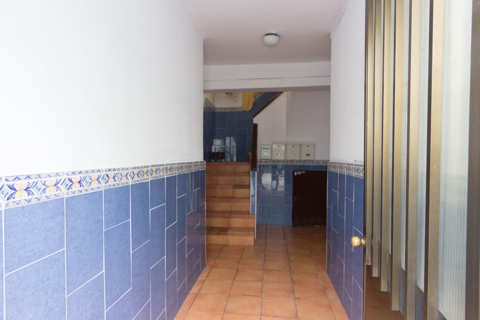 Piso muy bien situado con patio de 40 metros - foto 14