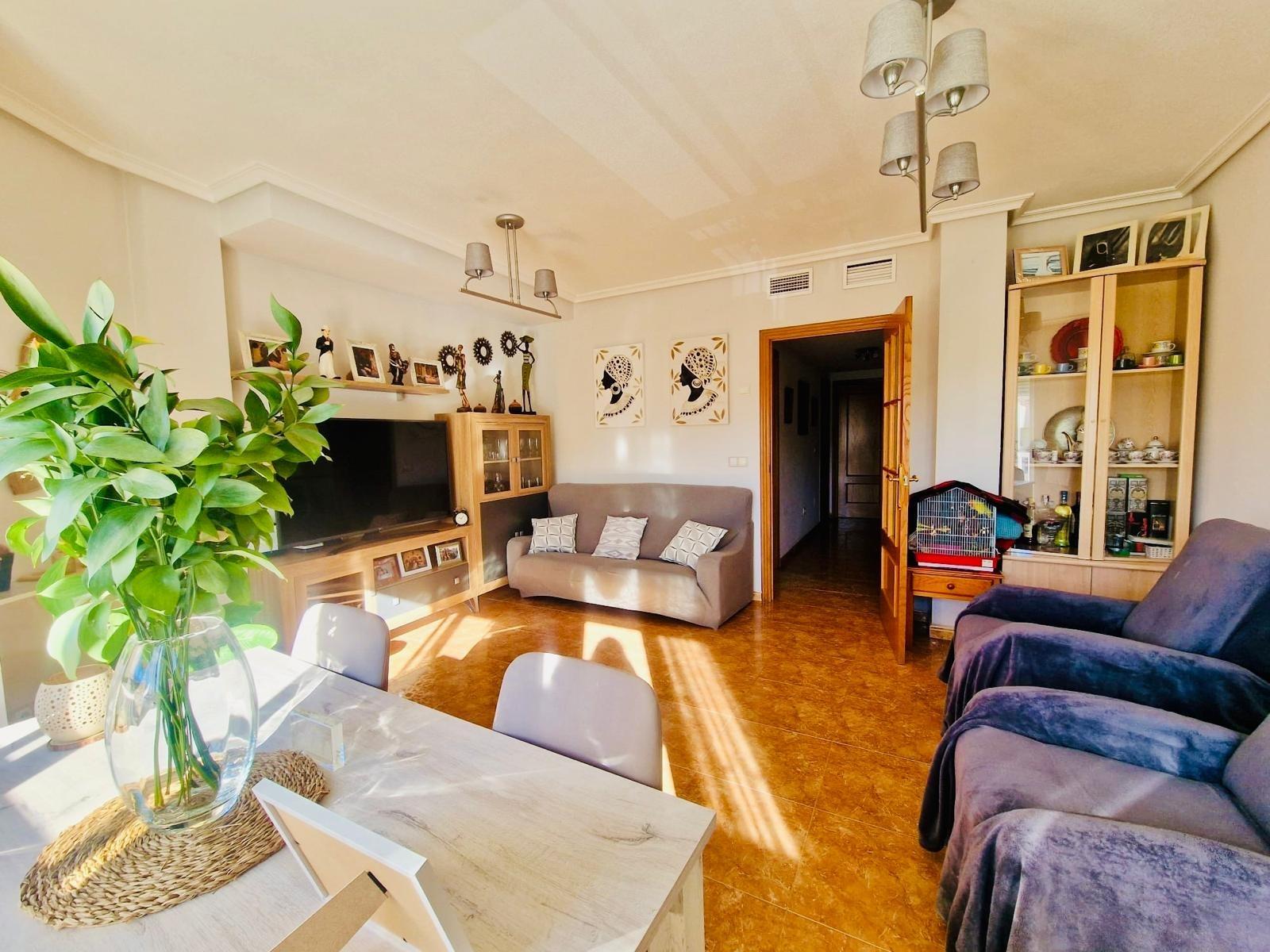 Triplex de 4 dormitorios con garaje y vistas al mar en El Ru - foto 3