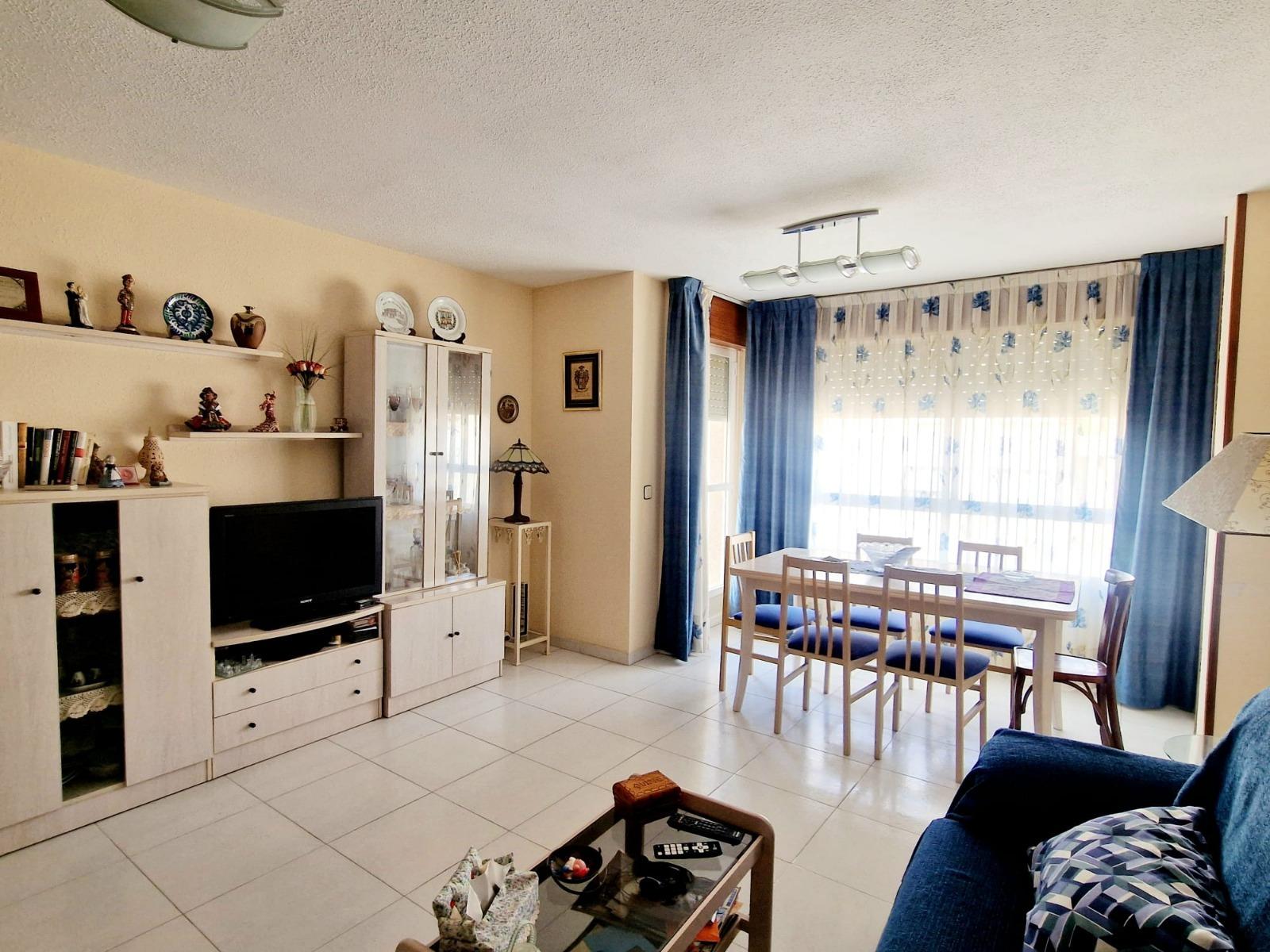 Piso de 3 dormitorios en Avenida Juan Carlos I - foto 3