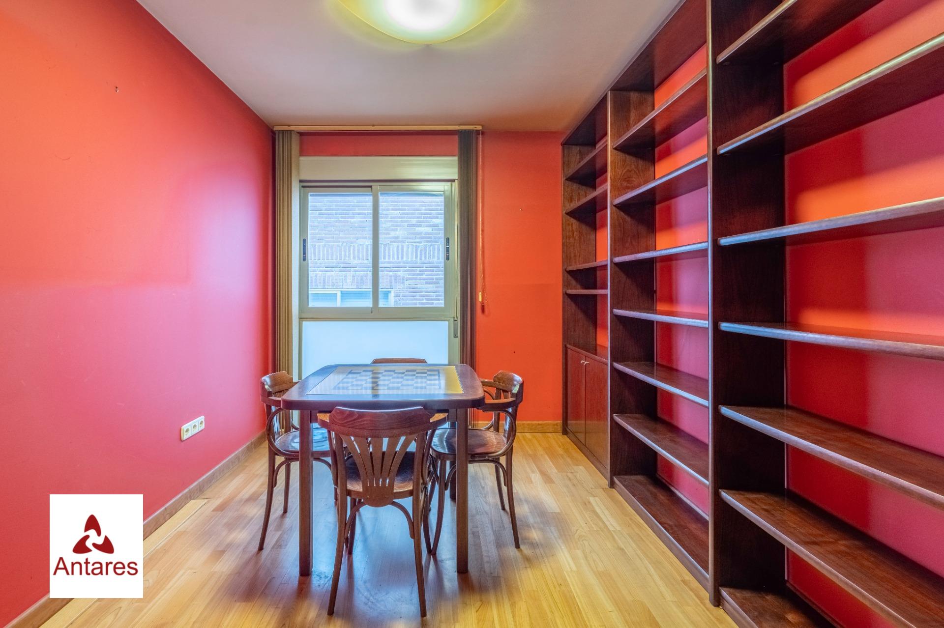 Amplio y Luminoso Piso en el Corazón de Granada - foto 3