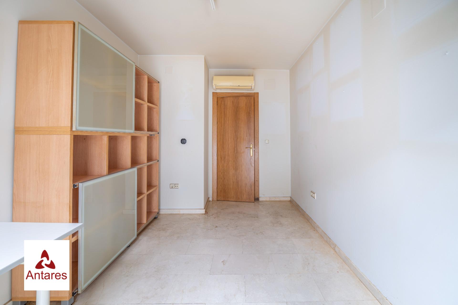 Amplio y Luminoso Piso en el Corazón de Granada - foto 22