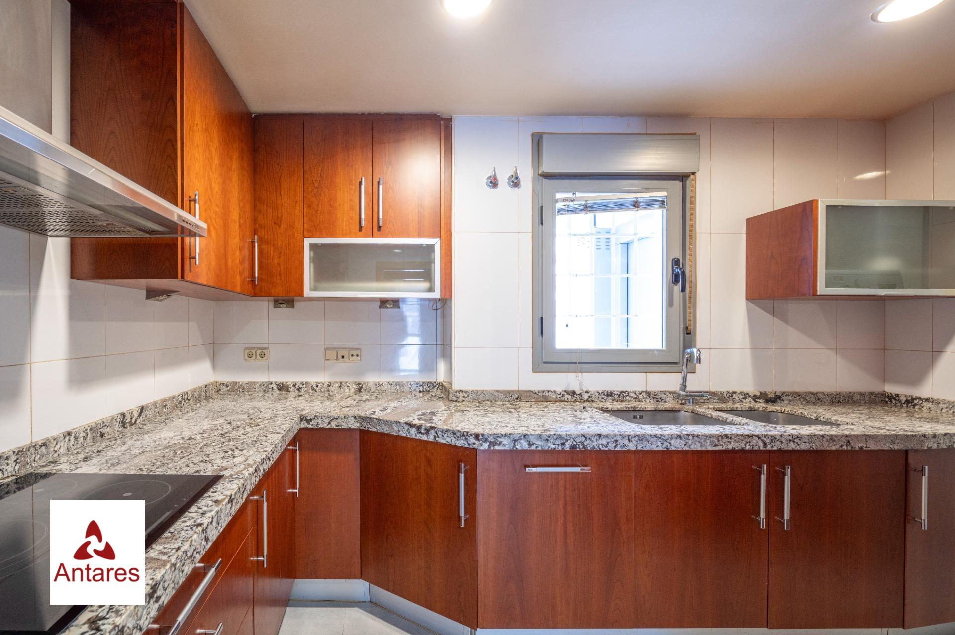 Amplio y Luminoso Piso en el Corazón de Granada - foto 25