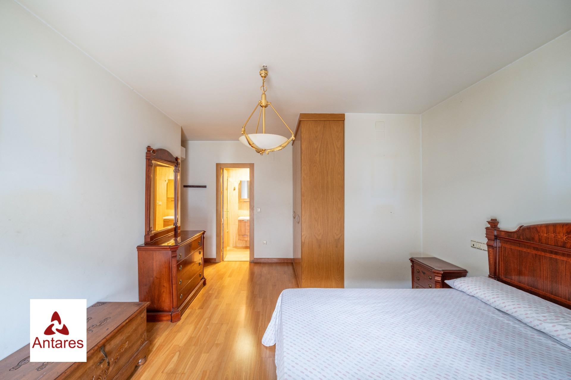 Amplio y Luminoso Piso en el Corazón de Granada - foto 38