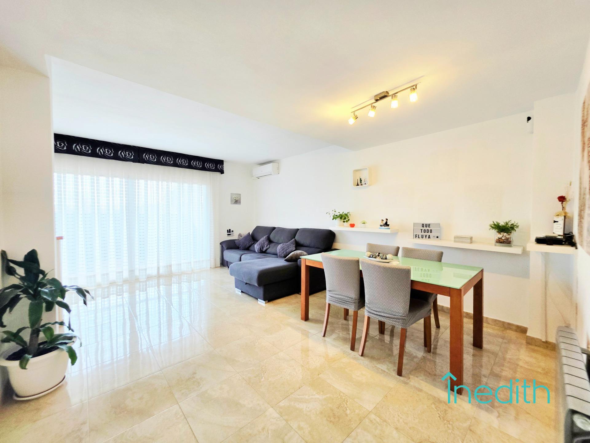 Bonita casa adosada con terraza amplia en el centro de  Abre - foto 3