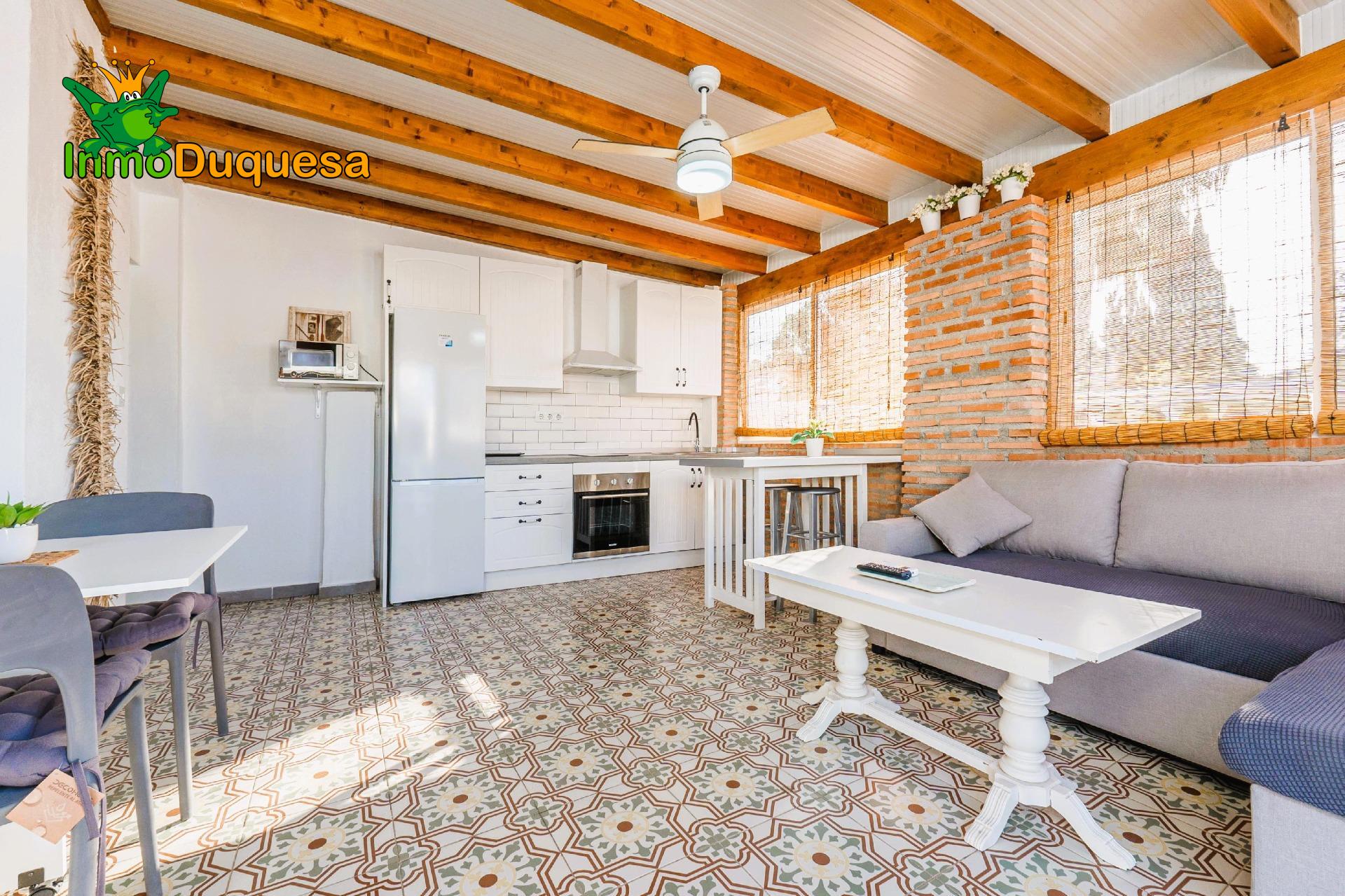 INVERSIÓN para ALQUILER. Casa con 3 apartamentos con licenci - foto 48