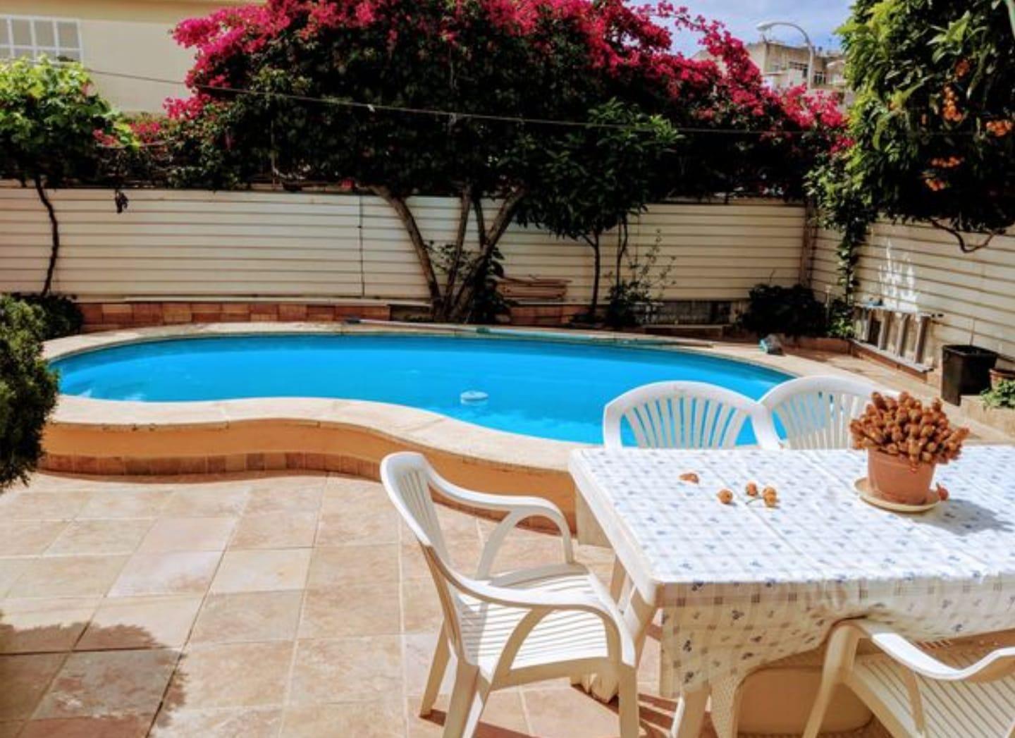Casa con piscina y amplia terraza en La Vileta, Palma
