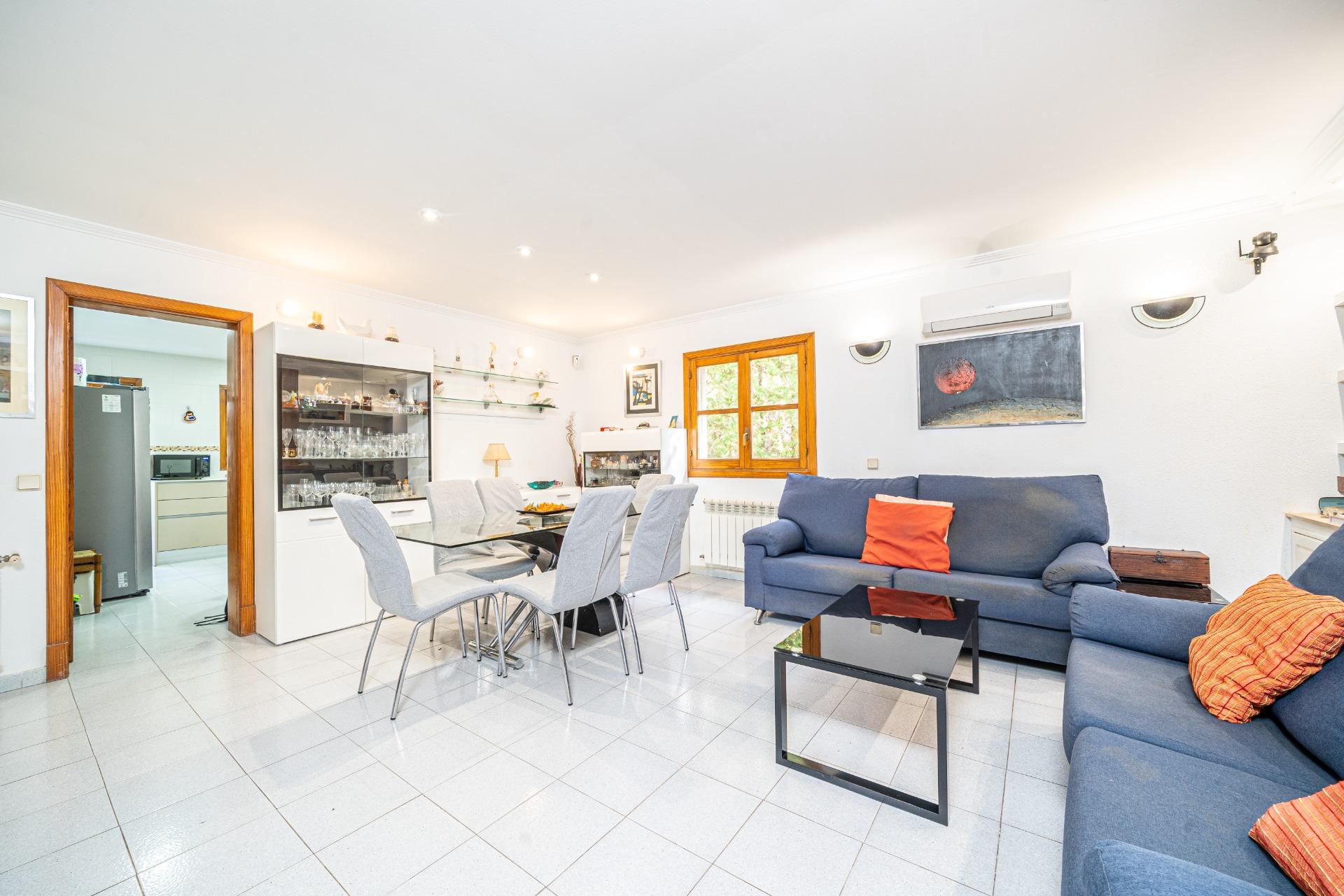 Chalet adosado con piscina privada y vistas al mar en Bahía  - foto 5