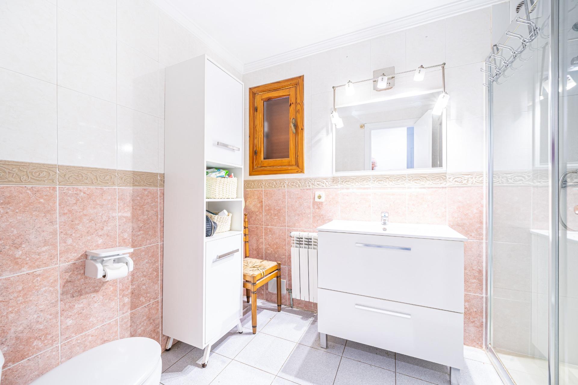 Chalet adosado con piscina privada y vistas al mar en Bahía  - foto 13