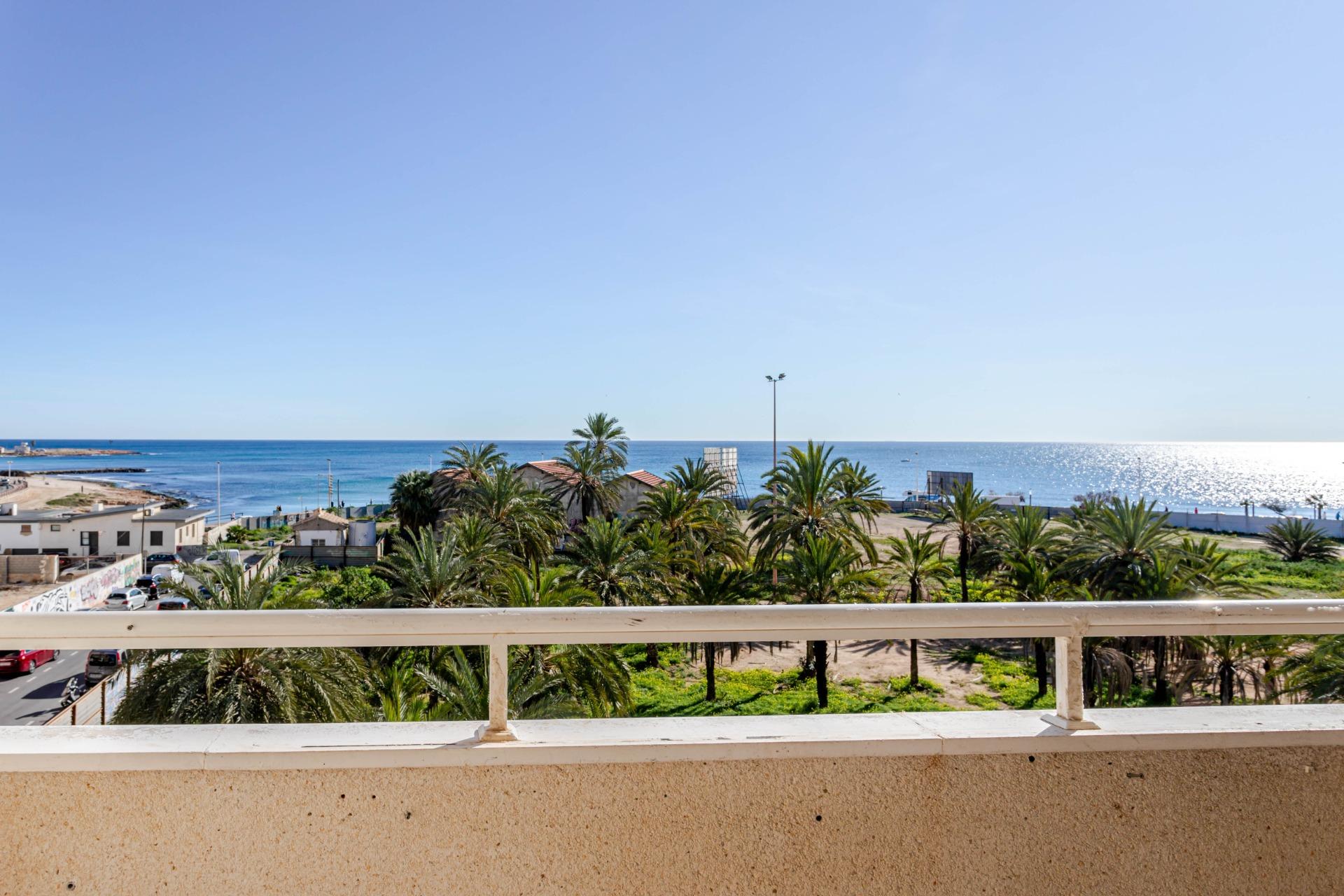 Piso con Vistas Frontales al Mar y Garaje Incluido a 150 Met