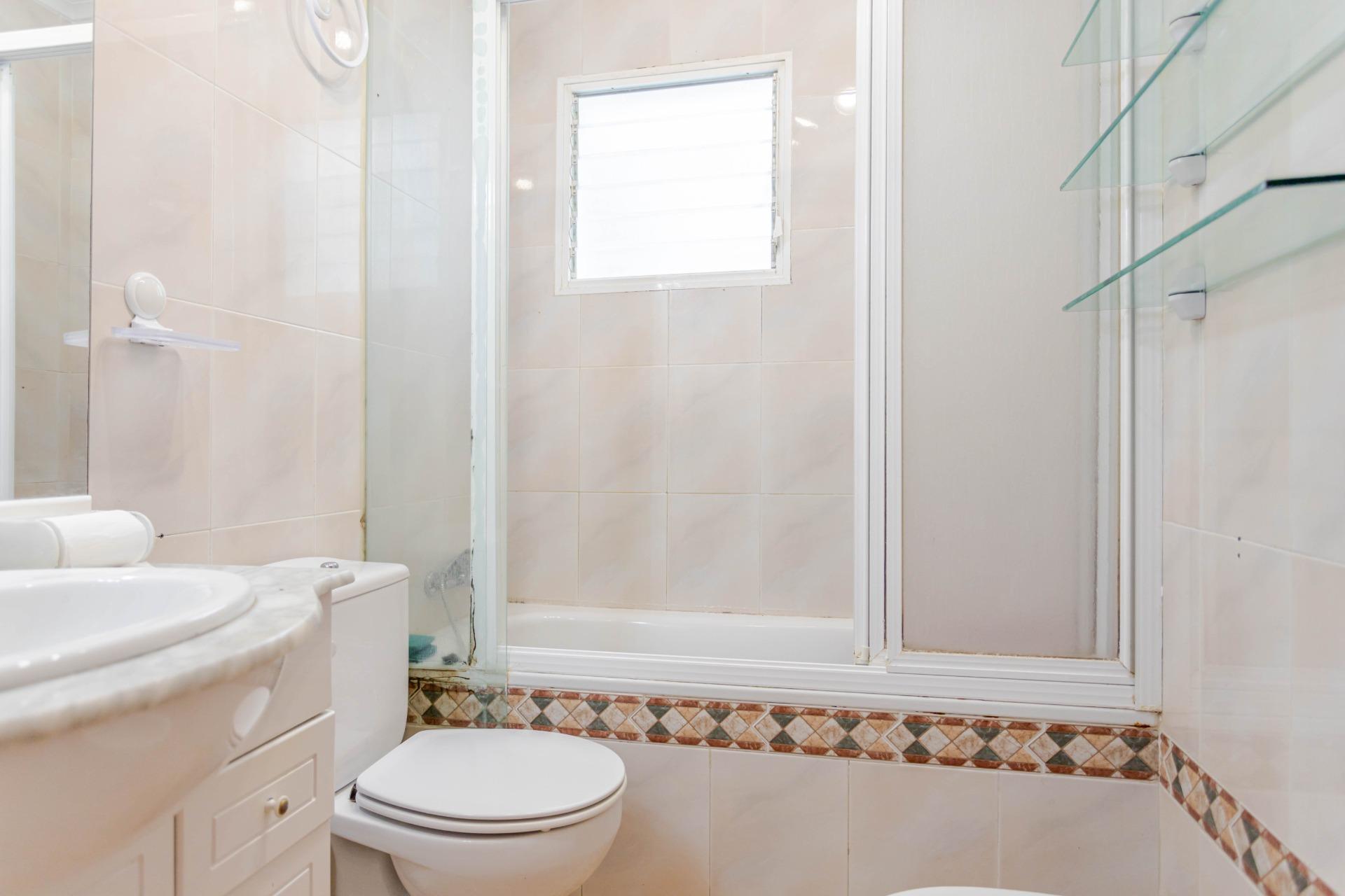 Piso con Vistas Frontales al Mar y Garaje Incluido a 150 Met - foto 30