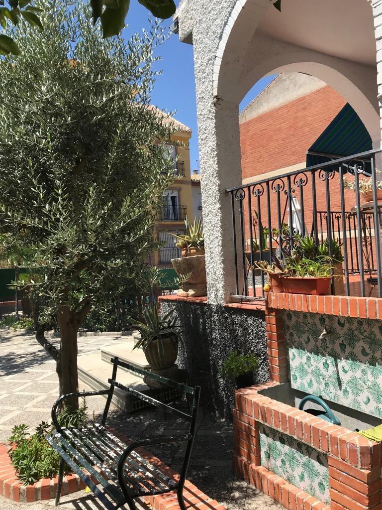 INVERSIÓN!!! GRAN CHALET EN PLENO CENTRO DE LA ZUBIA!!! - foto 6