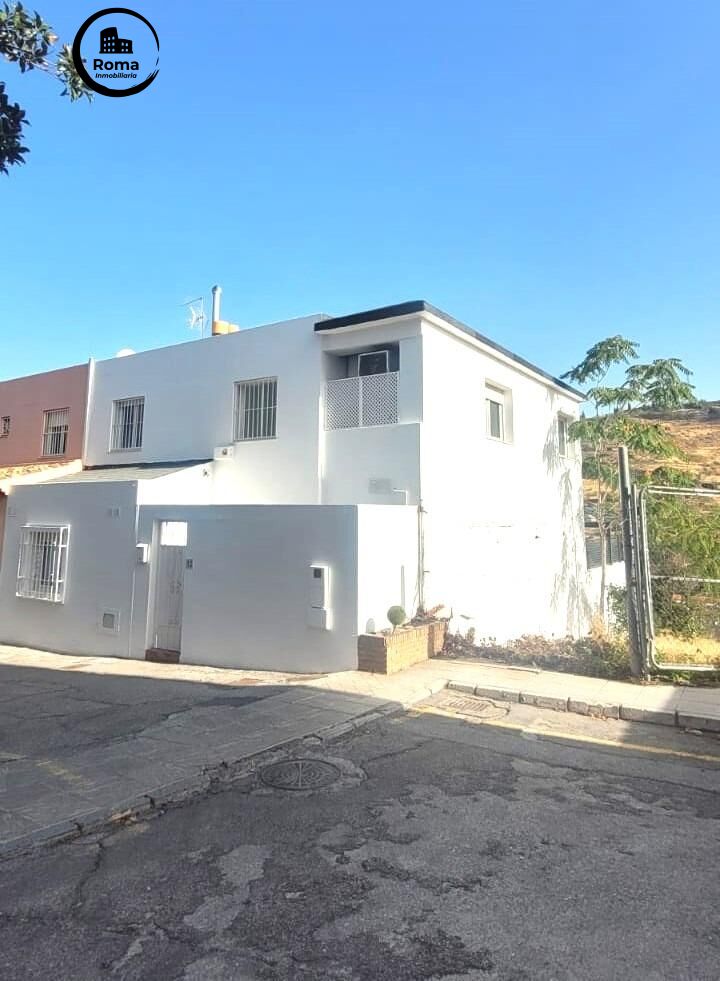 Exclusivo chalet en Urbanización El Serrallo - foto 2