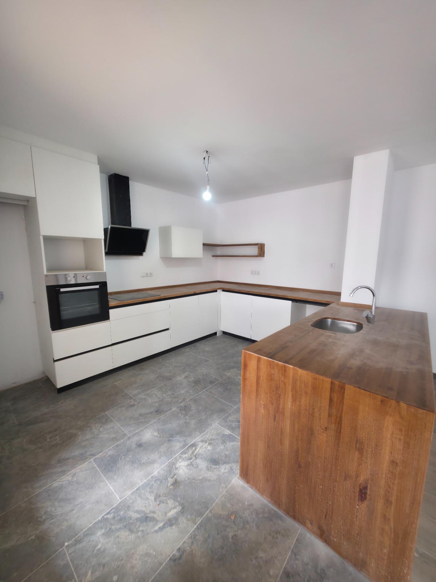 Villa independiente con amplia parcela y excelente ubicación - foto 4