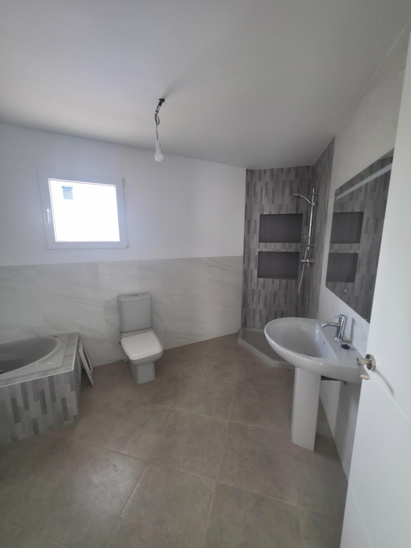 Villa independiente con amplia parcela y excelente ubicación - foto 11