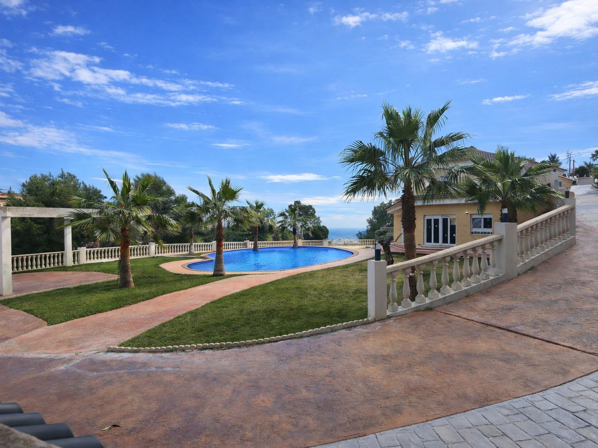 Villa independiente con amplia parcela y excelente ubicación - foto 14