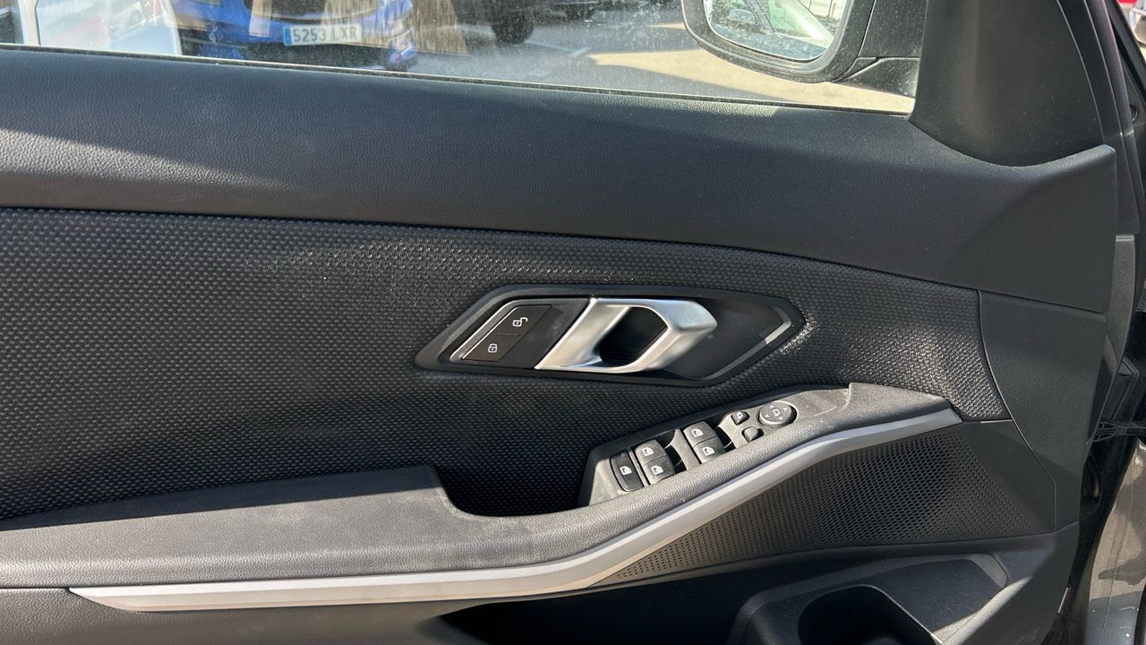 BMW Serie 3 2.0 318D SEDAN AUTO 150 4P - foto 9