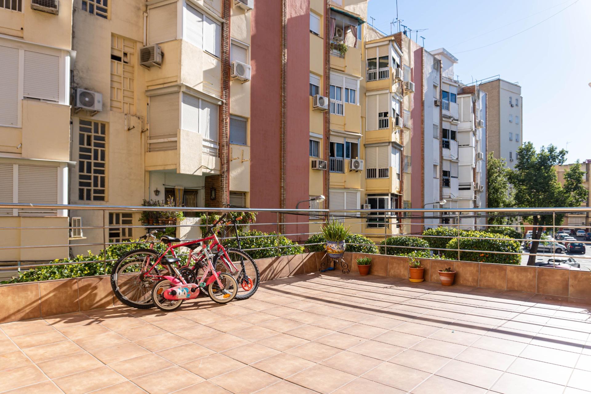 ¡JOYA PARA INVERSORES! Piso con Terraza de 25 m2 en Calle Ar - foto 8