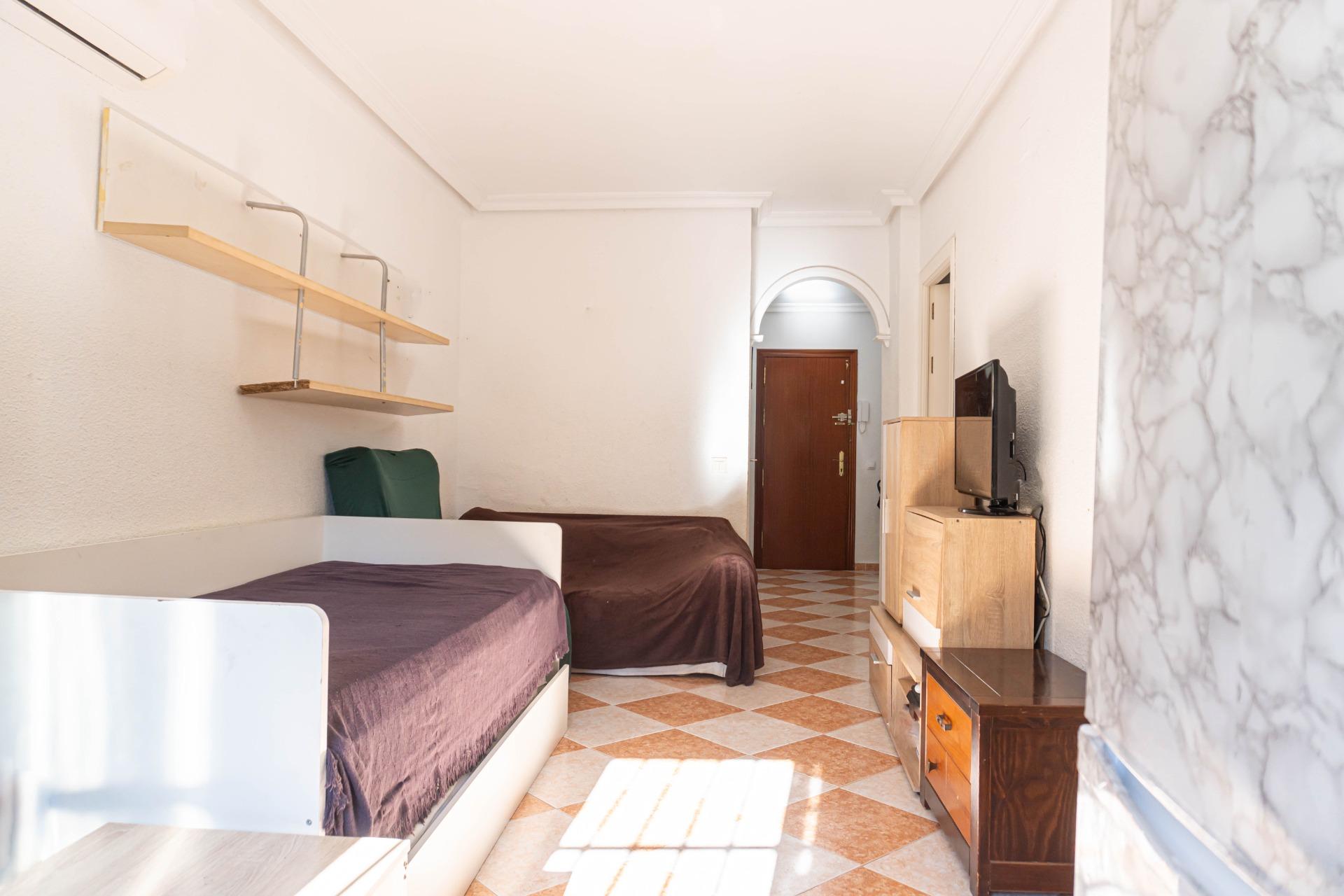 ¡JOYA PARA INVERSORES! Piso con Terraza de 25 m2 en Calle Ar - foto 11