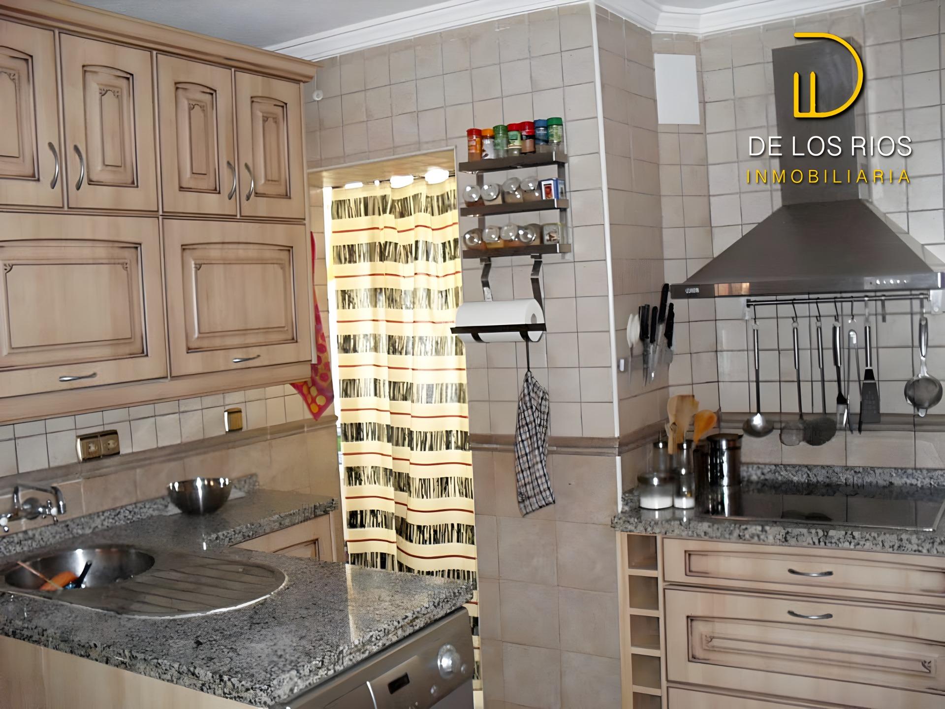 Moderno piso reformado con diseño industrial en alquiler en  - foto 3