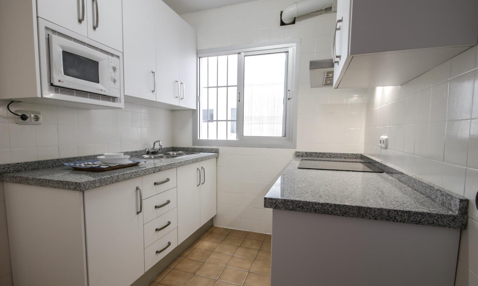 Amplio y luminoso piso de 4 dormitorios en alquiler en Plaza - foto 5