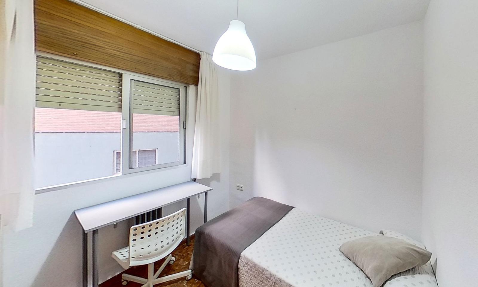 Amplio y luminoso piso de 4 dormitorios en alquiler en Plaza - foto 14