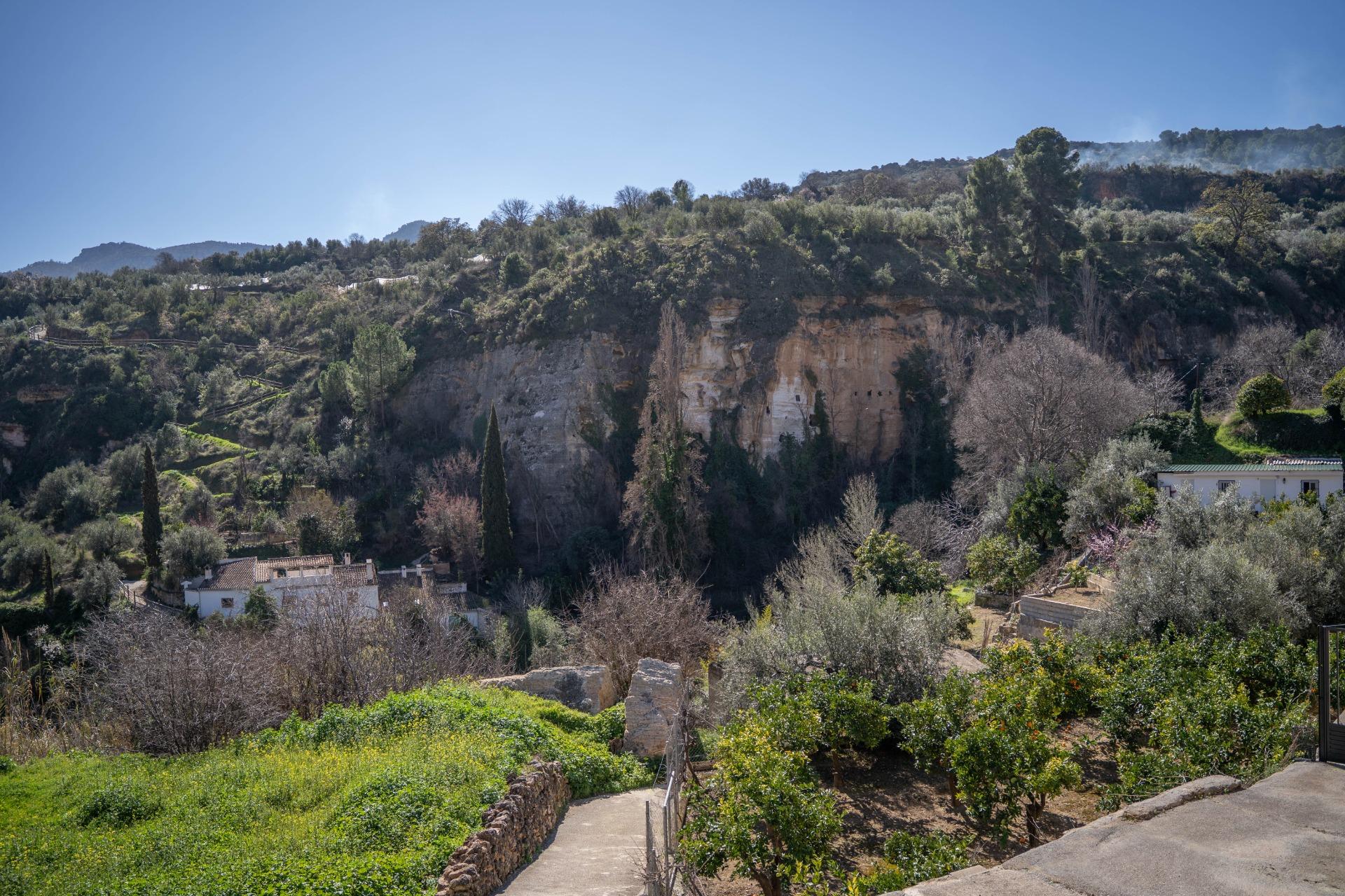 Casa en Albuñuelas con 5 dormitorios y preciosas vistas al V - foto 5
