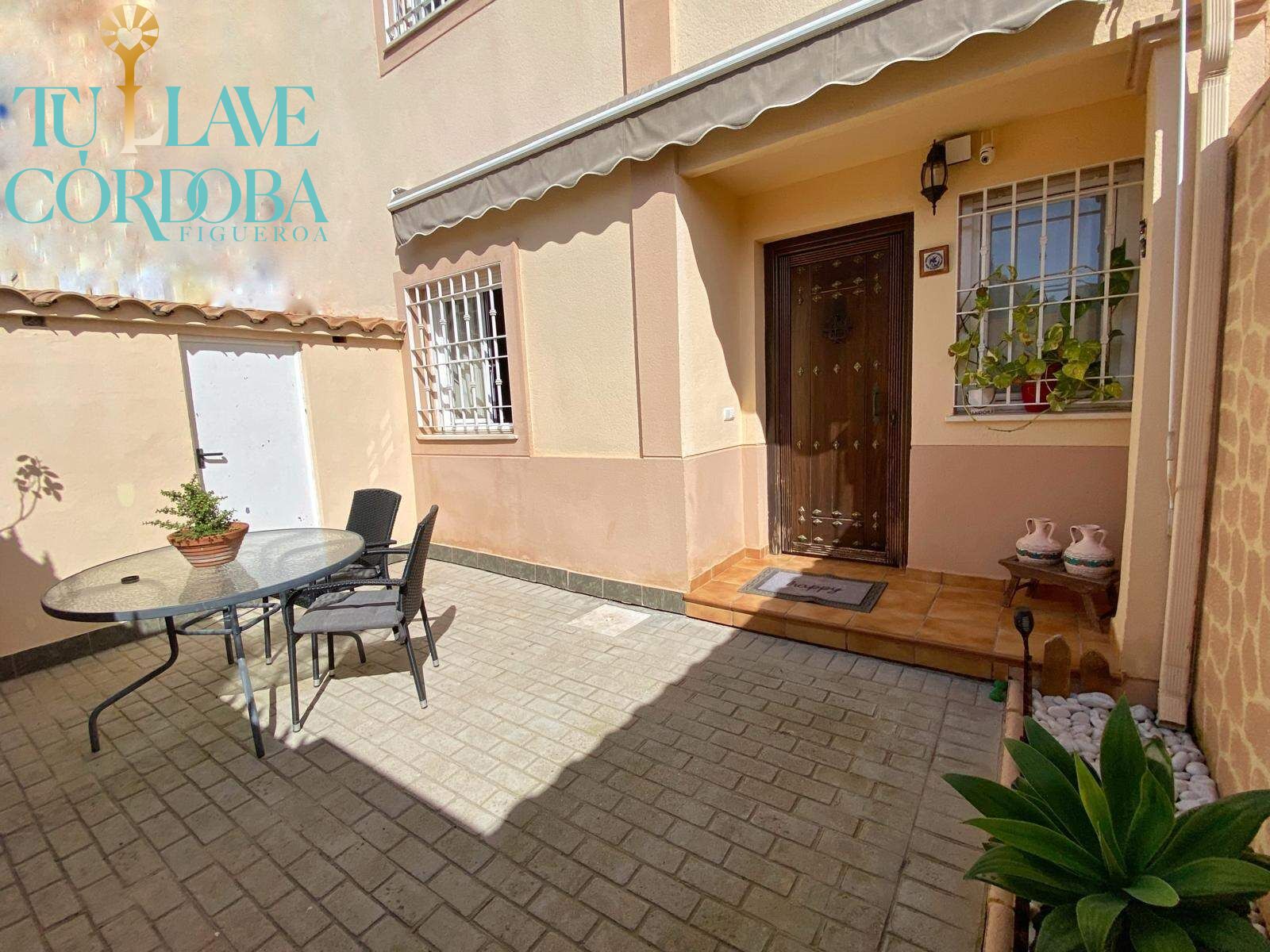 GRAN CASA ADOSADA EN PARAÍSO ARENAL - foto 2