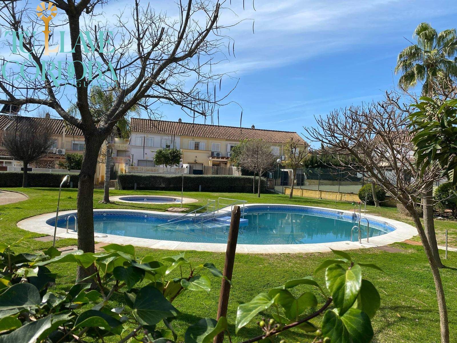 GRAN CASA ADOSADA EN PARAÍSO ARENAL - foto 36