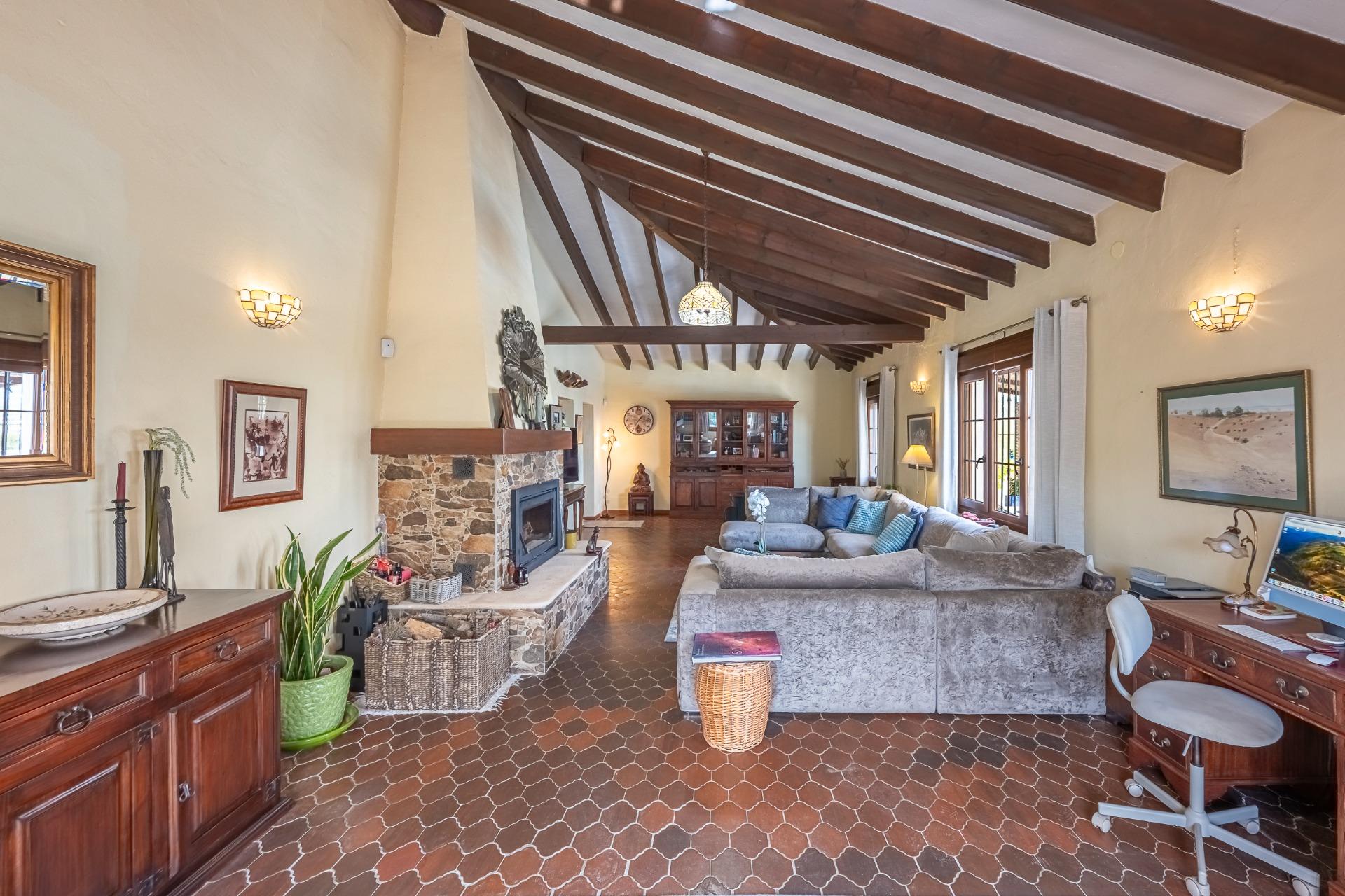 Encantadora villa con alma andaluza y vistas al mar en Loma  - foto 22