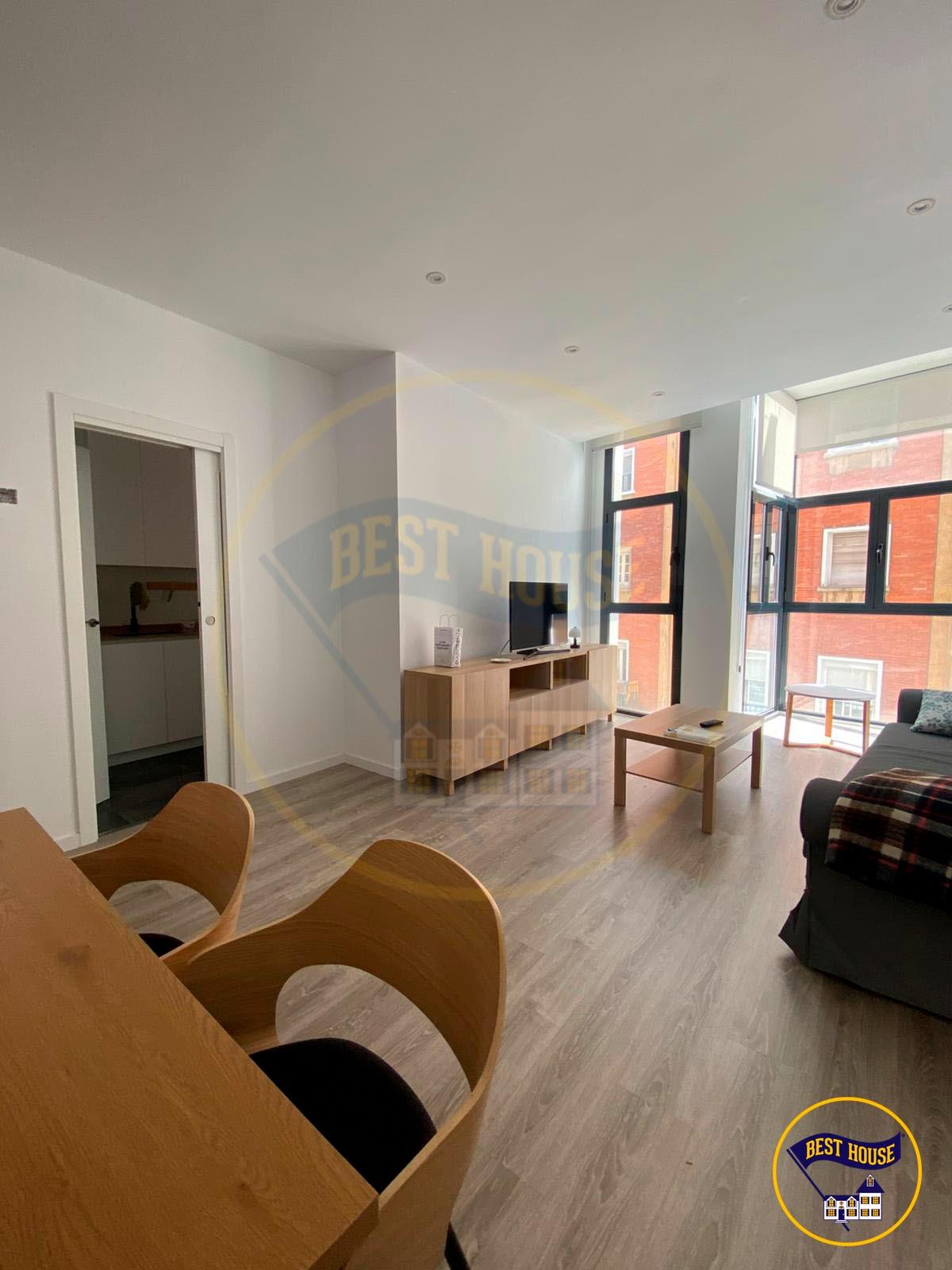 PISO EN VENTA EN PLENO CENTRO CON PISCINA Y PLAZA DE GARAJE