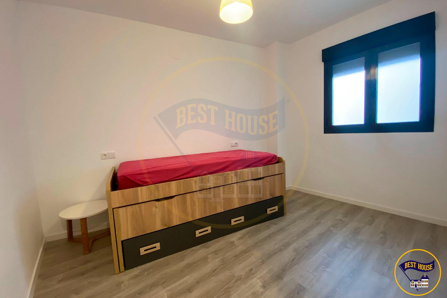 PISO EN VENTA EN PLENO CENTRO CON PISCINA Y PLAZA DE GARAJE - foto 32