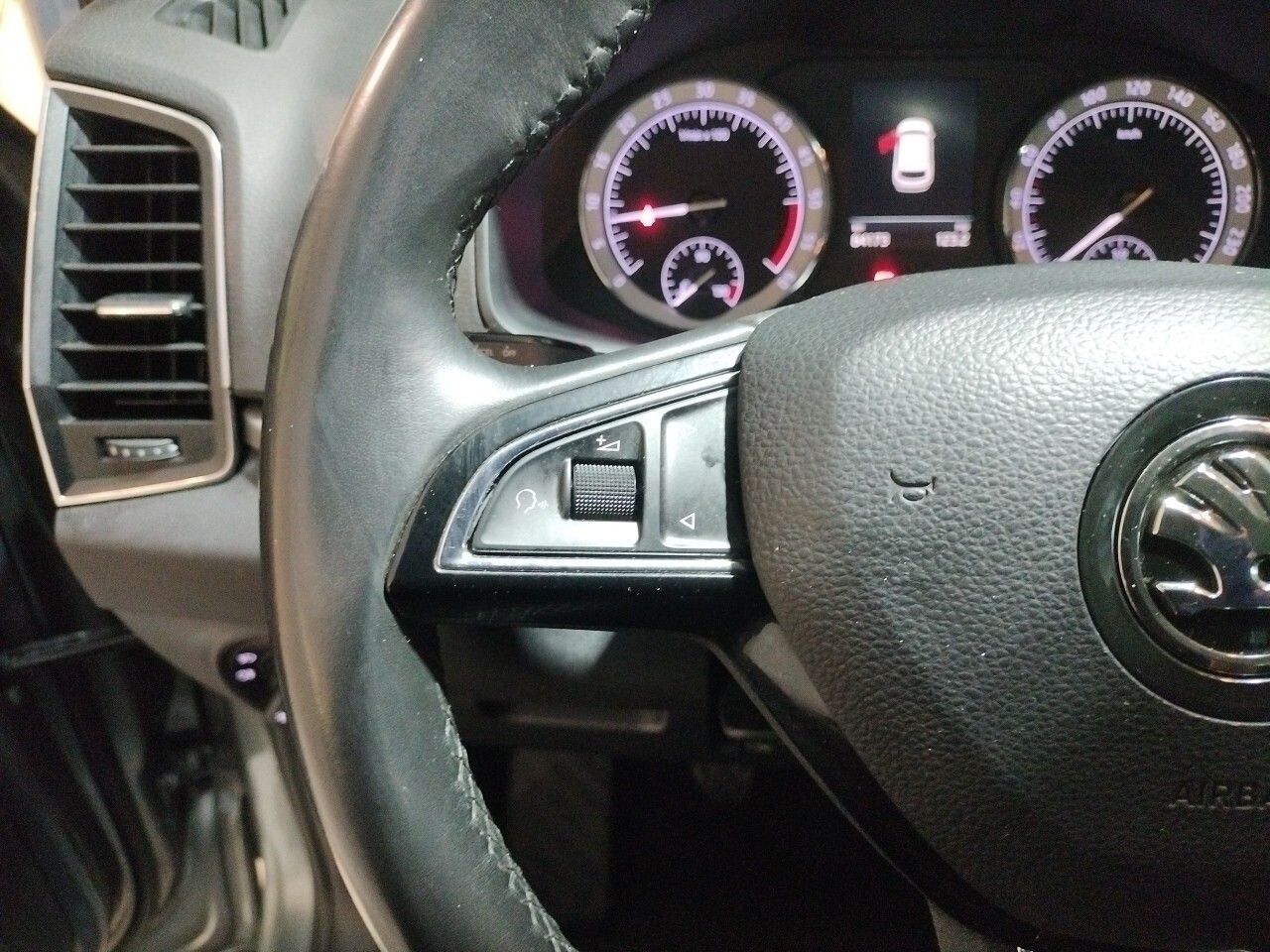 Skoda Karoq 1.6 TDI 85kW (115CV) Ambition - foto 12