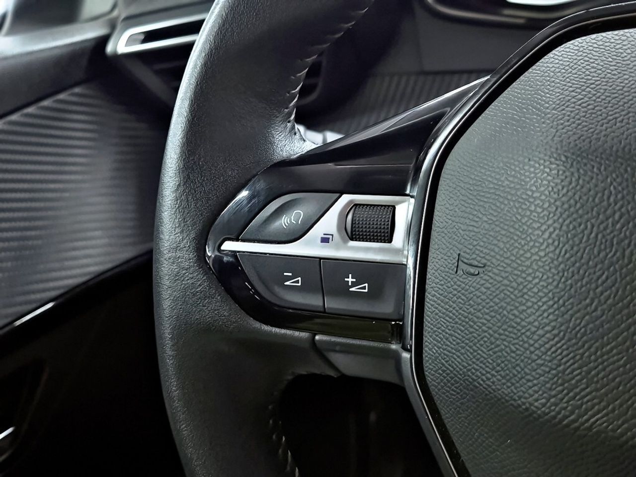 Peugeot 208 BlueHDi 73kW (100CV) Allure - foto 18