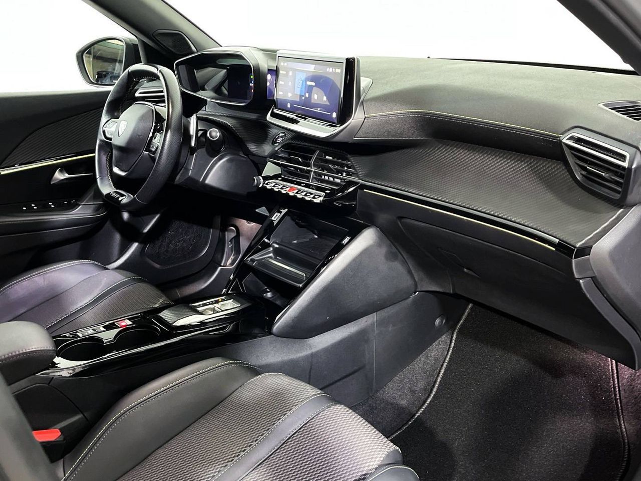 Peugeot 2008 Puretech 130 S&S EAT8 GT - foto 17