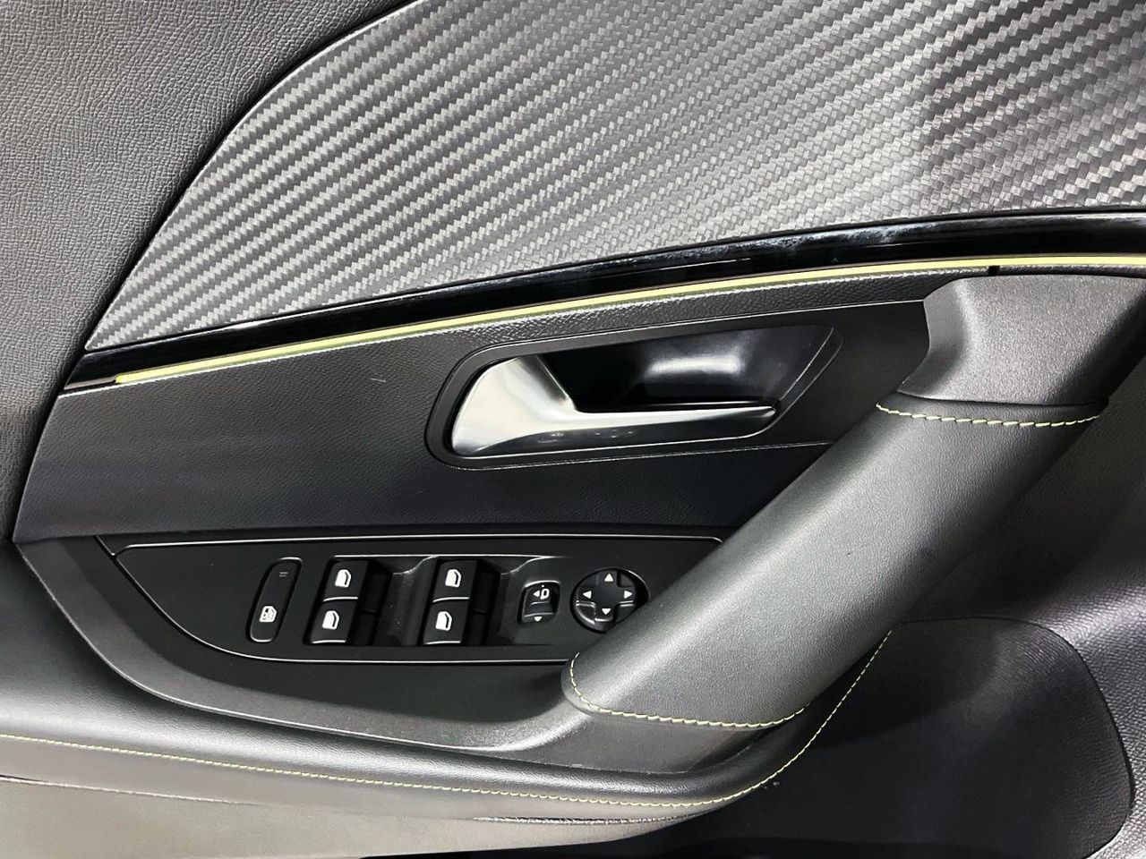 Peugeot 2008 Puretech 130 S&S EAT8 GT - foto 23