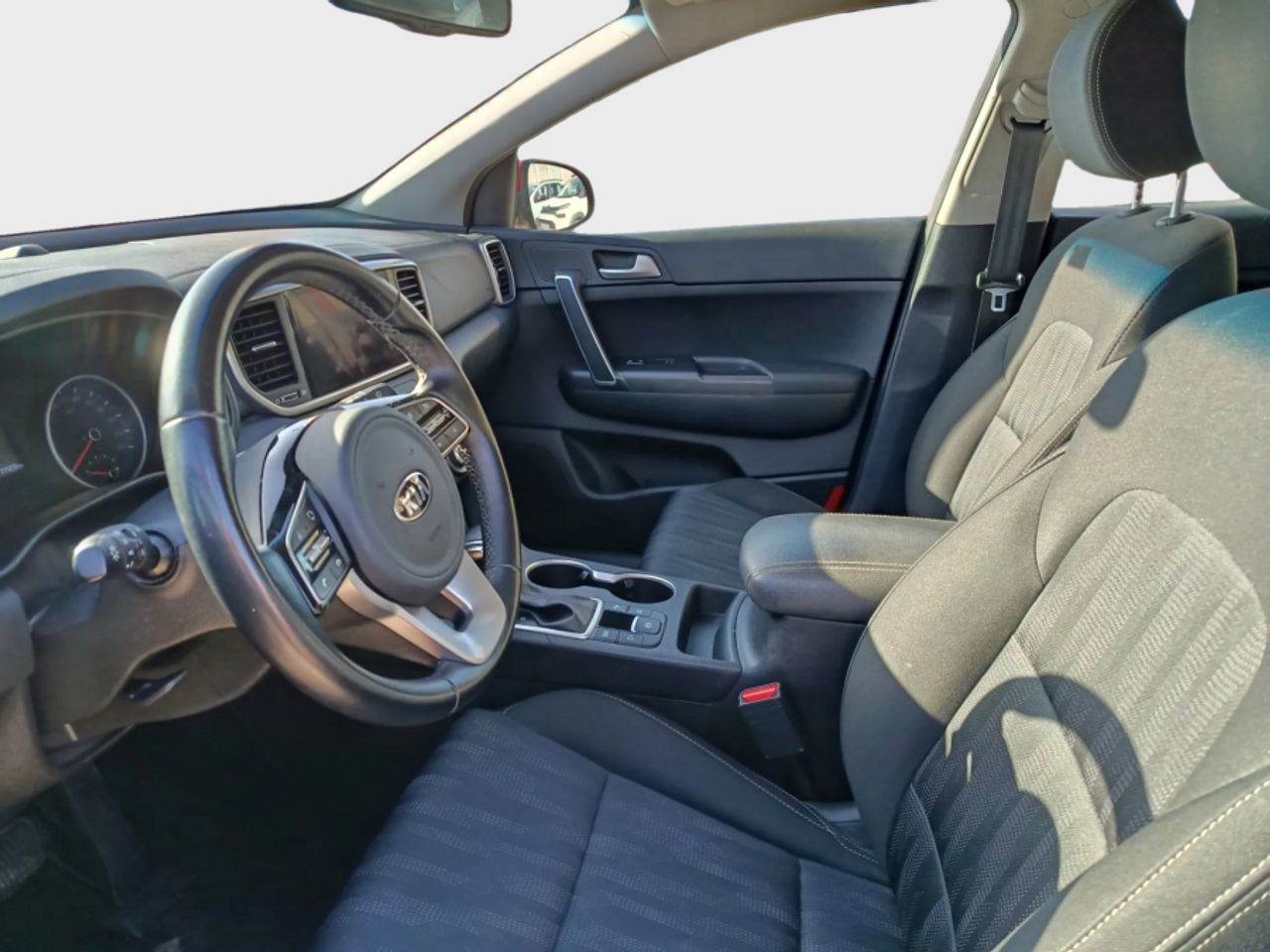 Kia Sportage 1.6 MHEV Business DCT 100kW 136CV 4X2 - foto 25