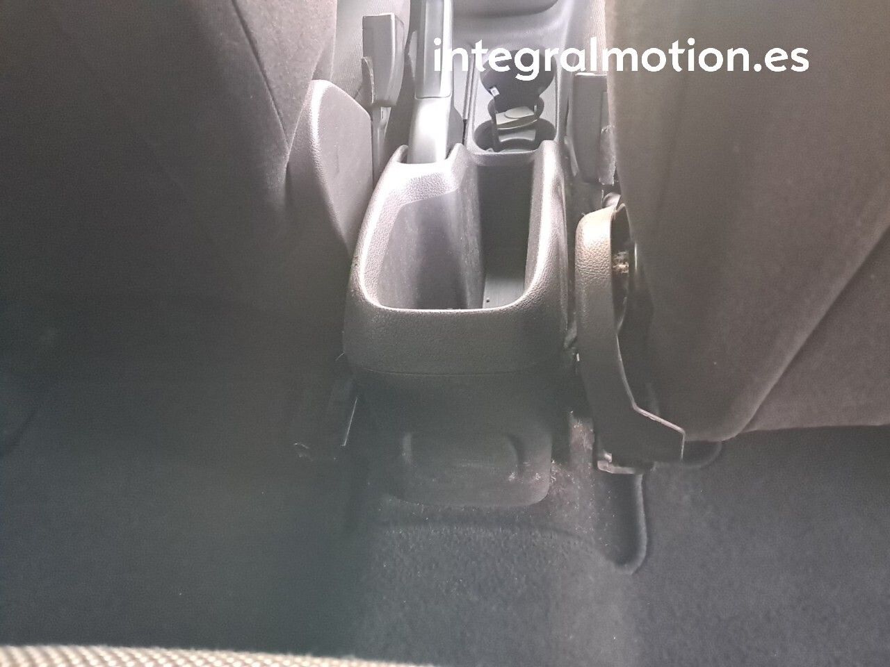 Ford Transit Courier 1.0 EcoBoost Ambiente Kombi - foto 21