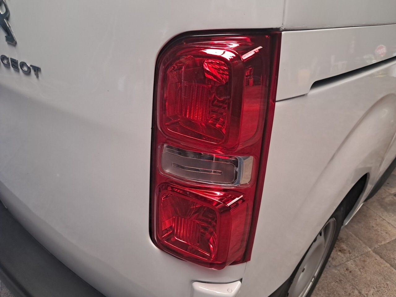 Peugeot Expert 1.5 HDI FURGON 120CV - foto 17