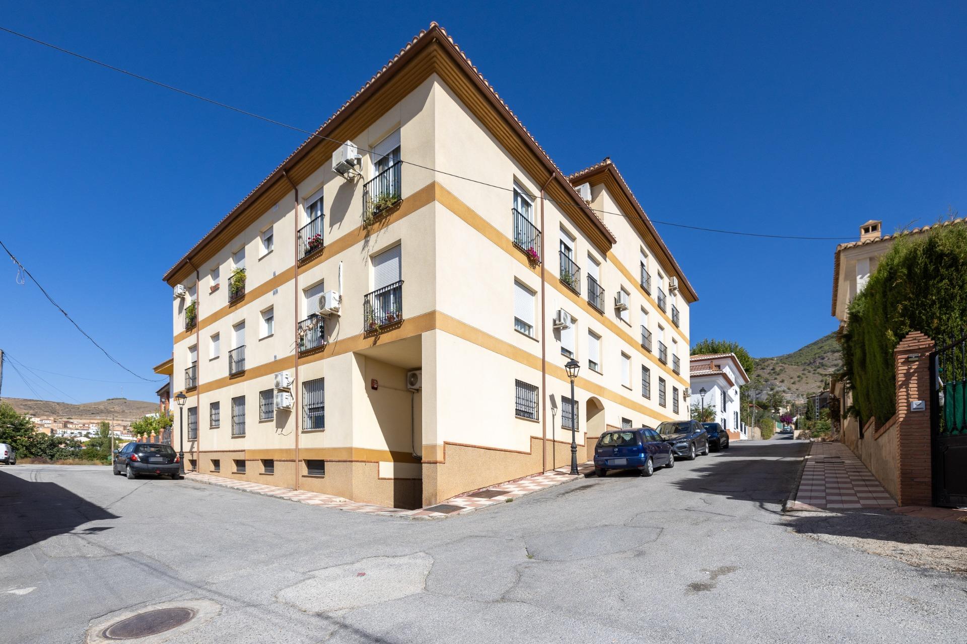 ACOGEDOR PISO EN EL PADUL A SOLO MINUTOS DEL CENTRO.