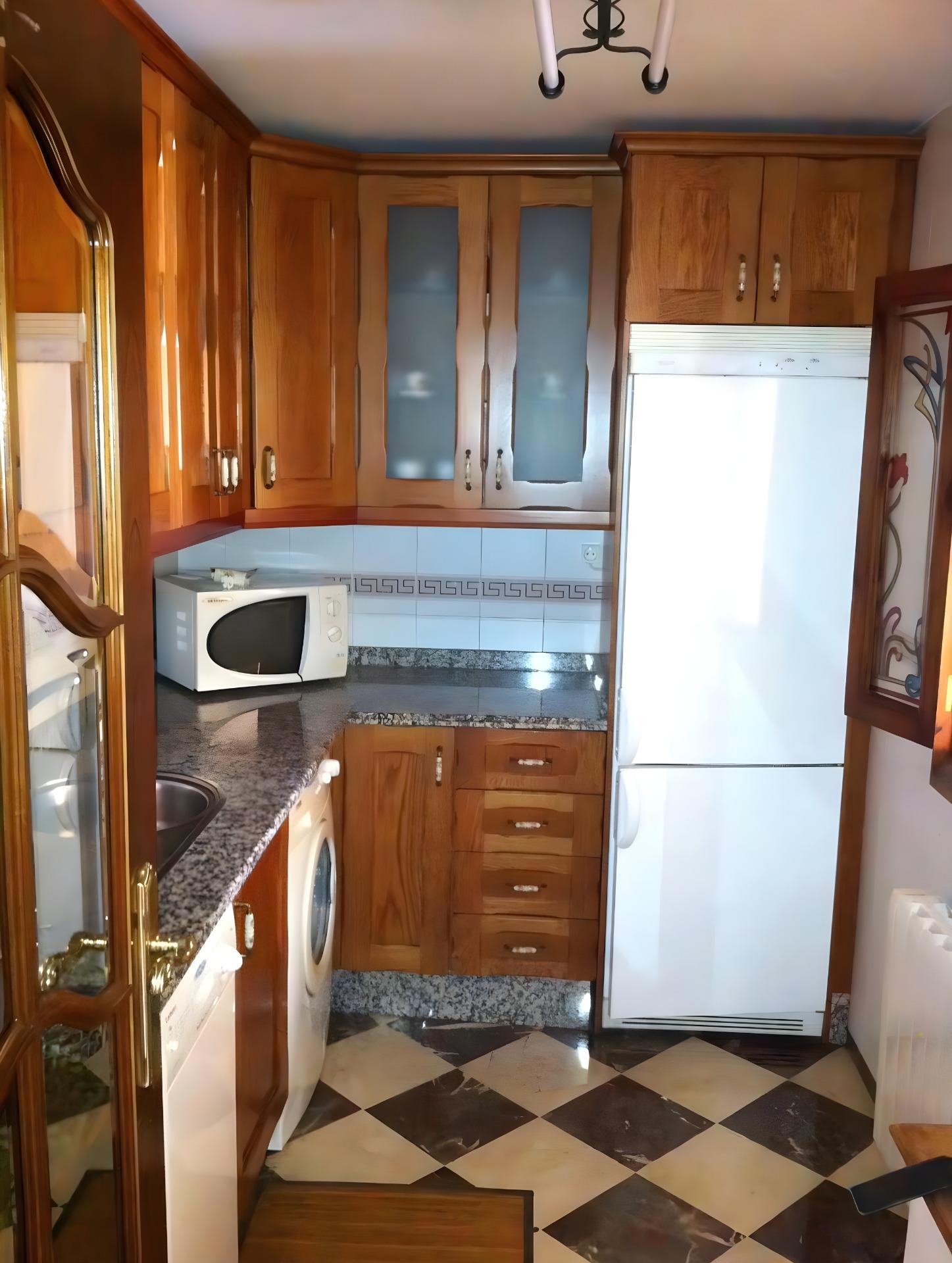 Piso luminoso con piscina y vistas en venta en Cenes de la V - foto 8